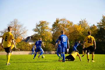 斯卡洛尼见证梅西神迹，挥手膜拜球王！眼里全是骄傲，太开心了（配图示意）